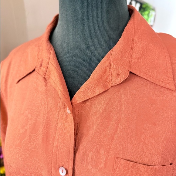 Anne Carson • 100% Silk Paisley Textured Blouse - Picture 11 of 11